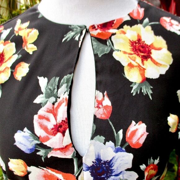 🍍3/$15🍍 Forever 21 Floral Long Sleeve Romper - Picture 3 of 8